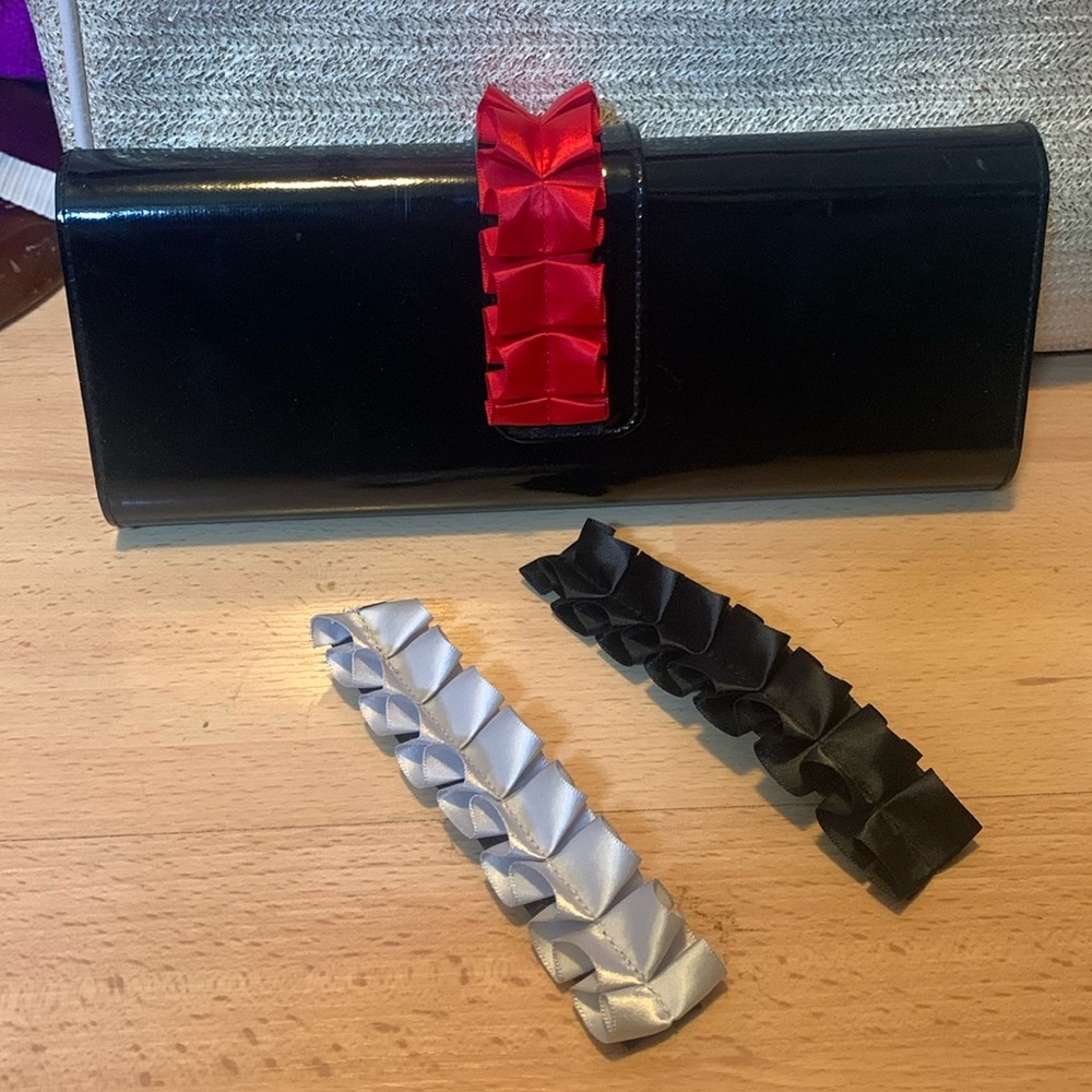 very unique, hardcover, tote, magnetic clothes, three separate Velcro decor